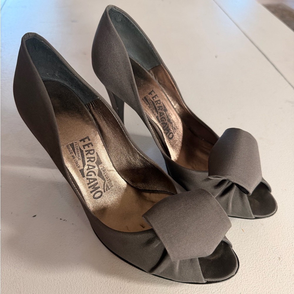 Salvatore Ferragamo Gray Satin Peep-Toe Bow Heels